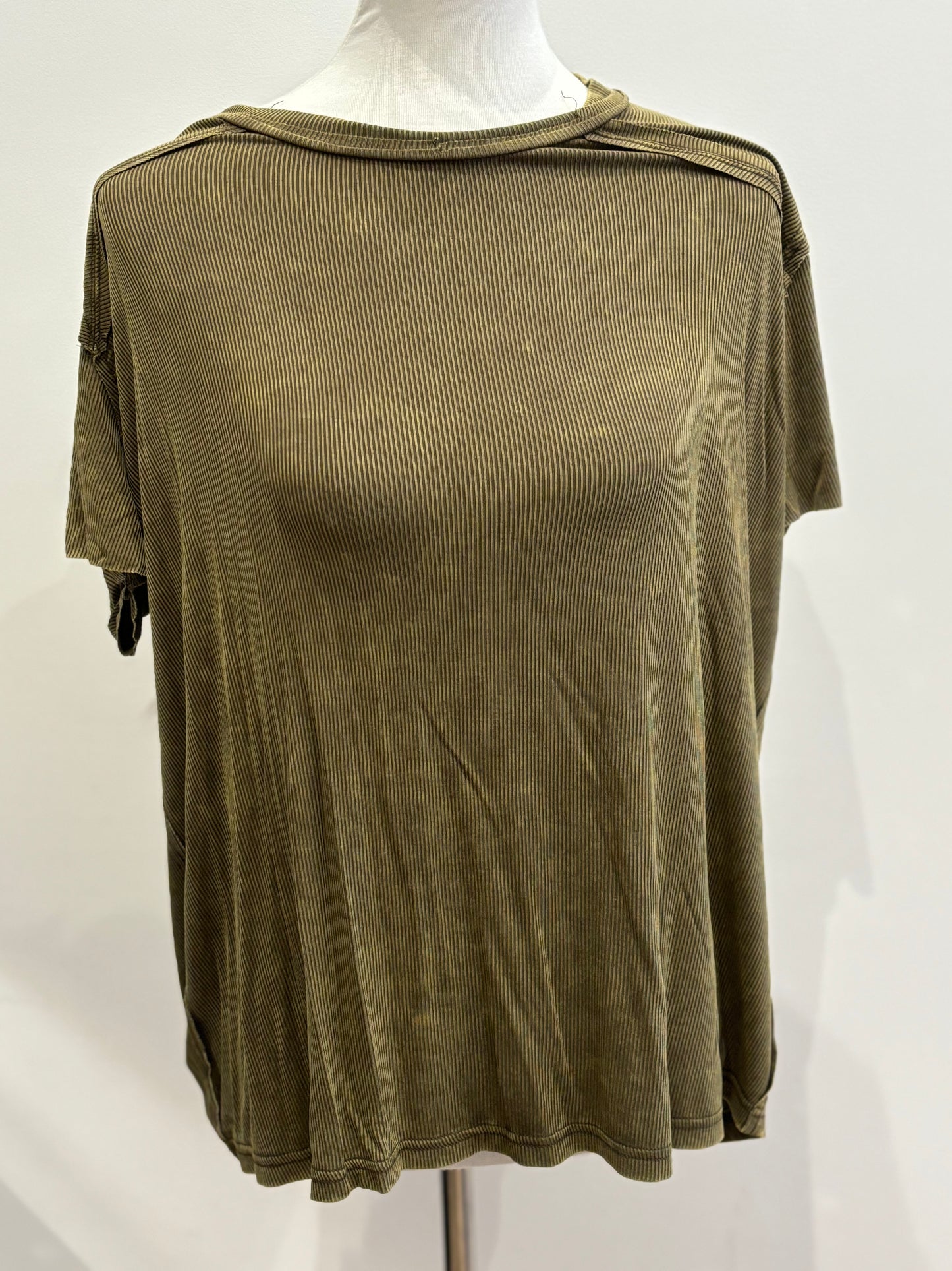 16 WASHED RIBBED SHORT SLEEVE BOAT-NECK TOP OLIVE