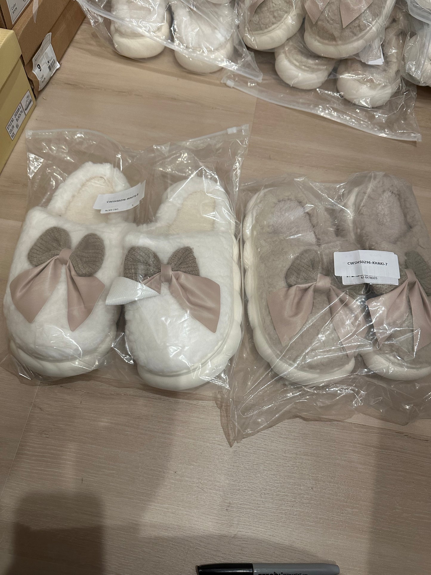 BOW SLIPPER