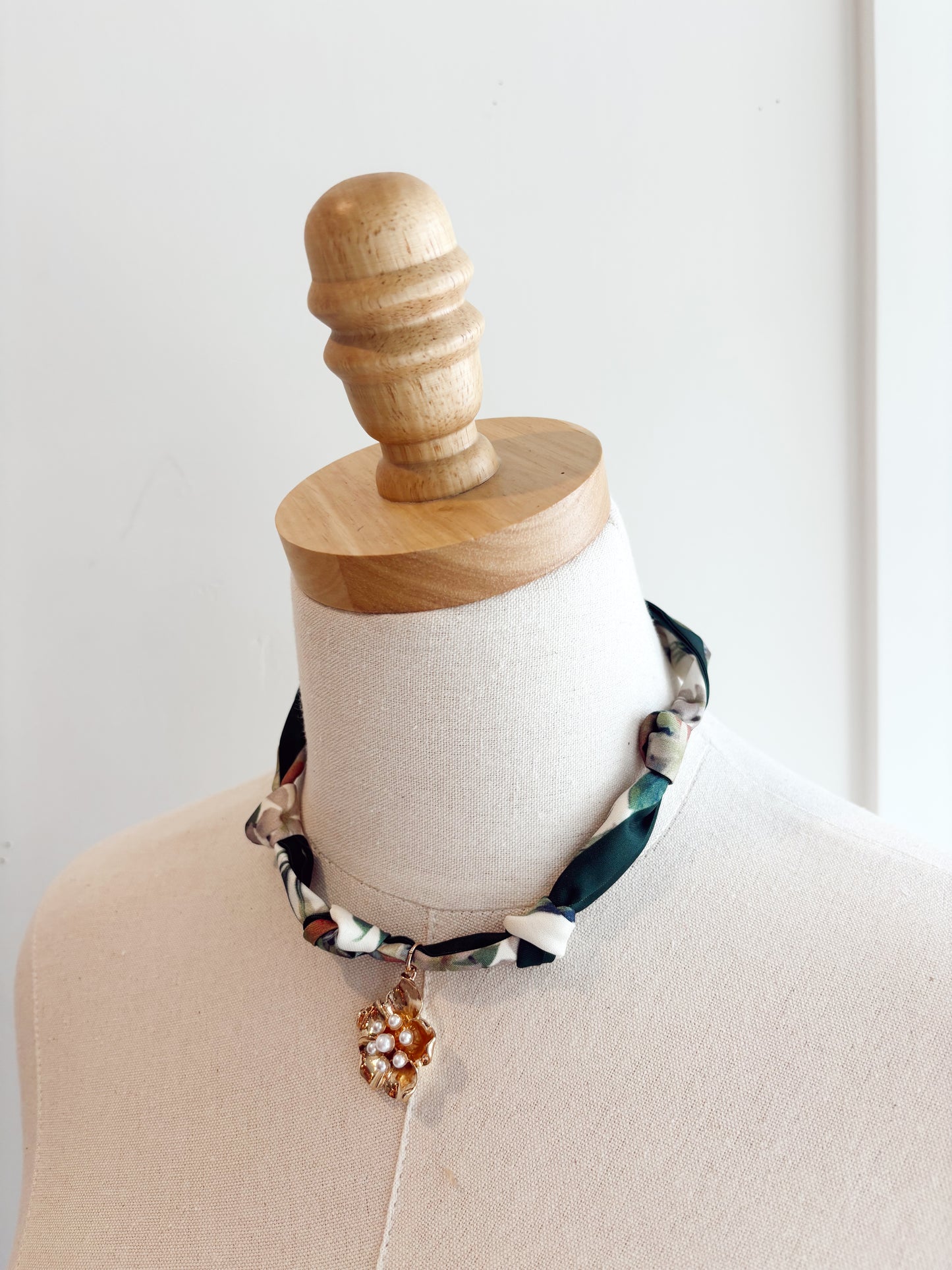 Pearl flower scarf necklace