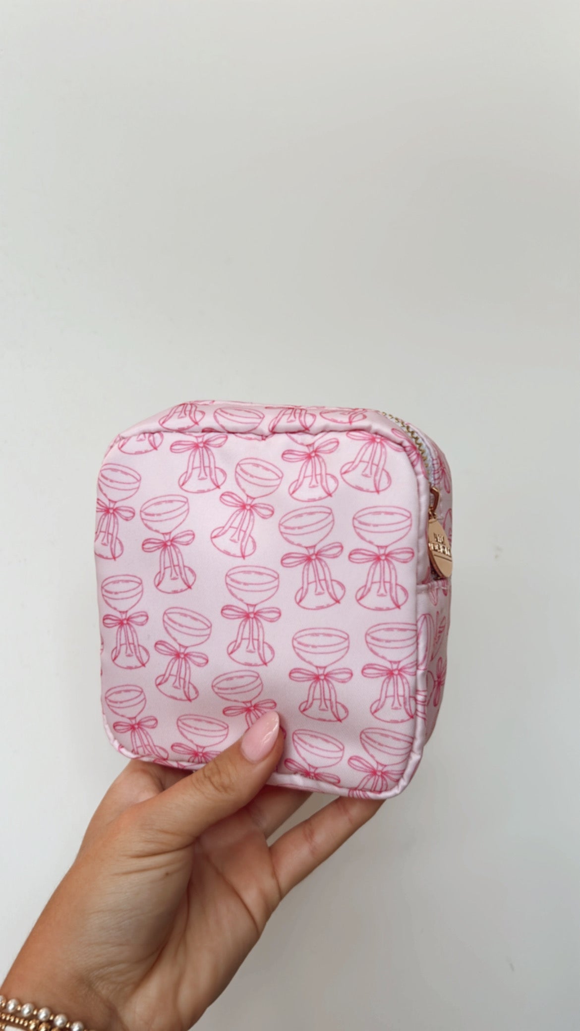 Pink bow champagne travel bag