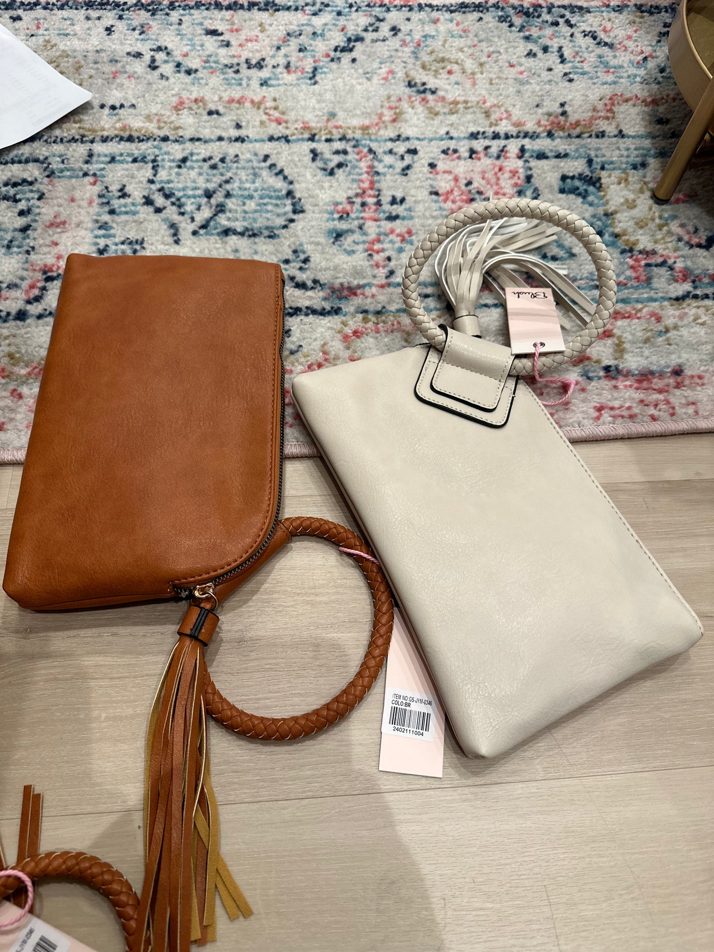 Ring handle clutch
