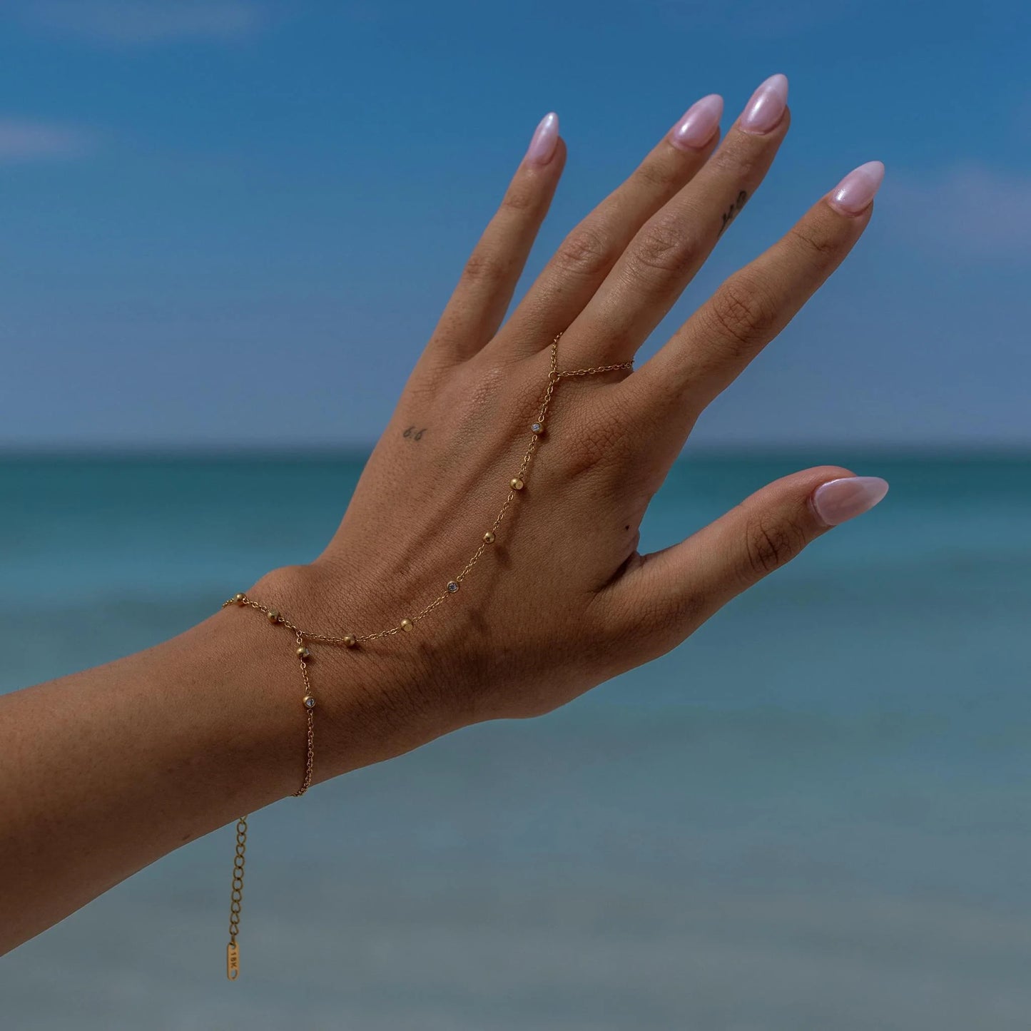 Josephine Hand Chain alco gold