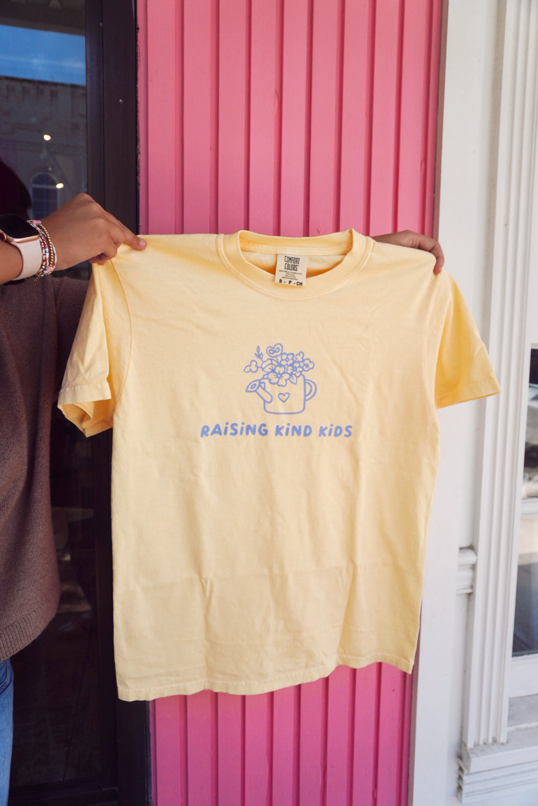 Raising kind kids tee