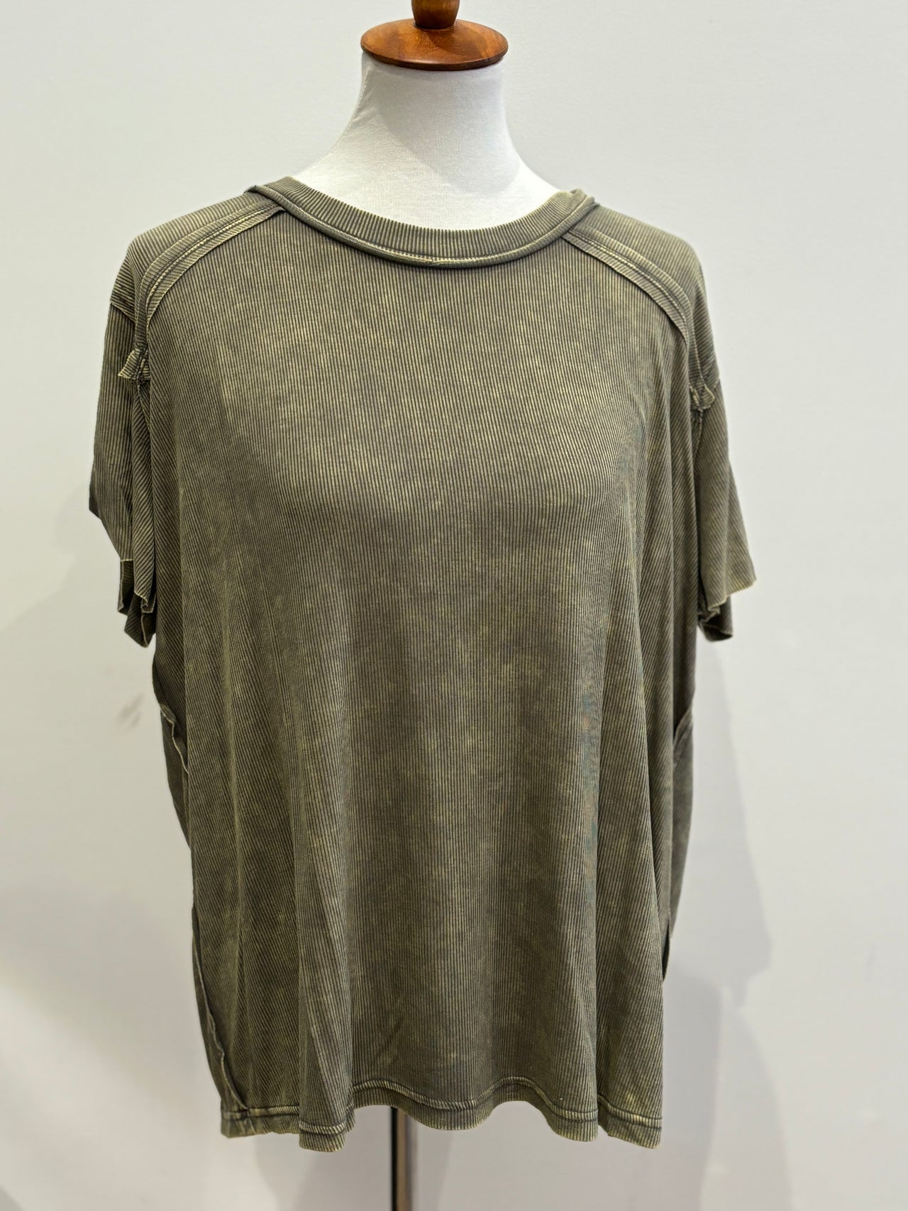 13 WASHED RIBBED SHORT SLEEVE BOAT-NECK TOP LT OLIVE