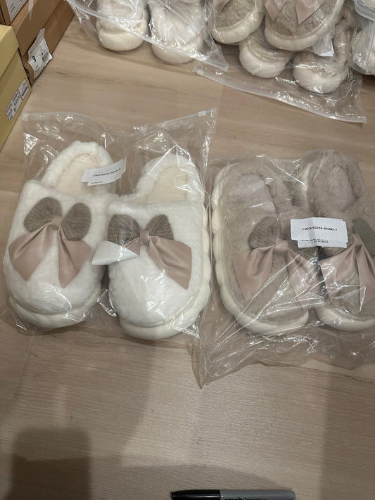 BOW SLIPPER