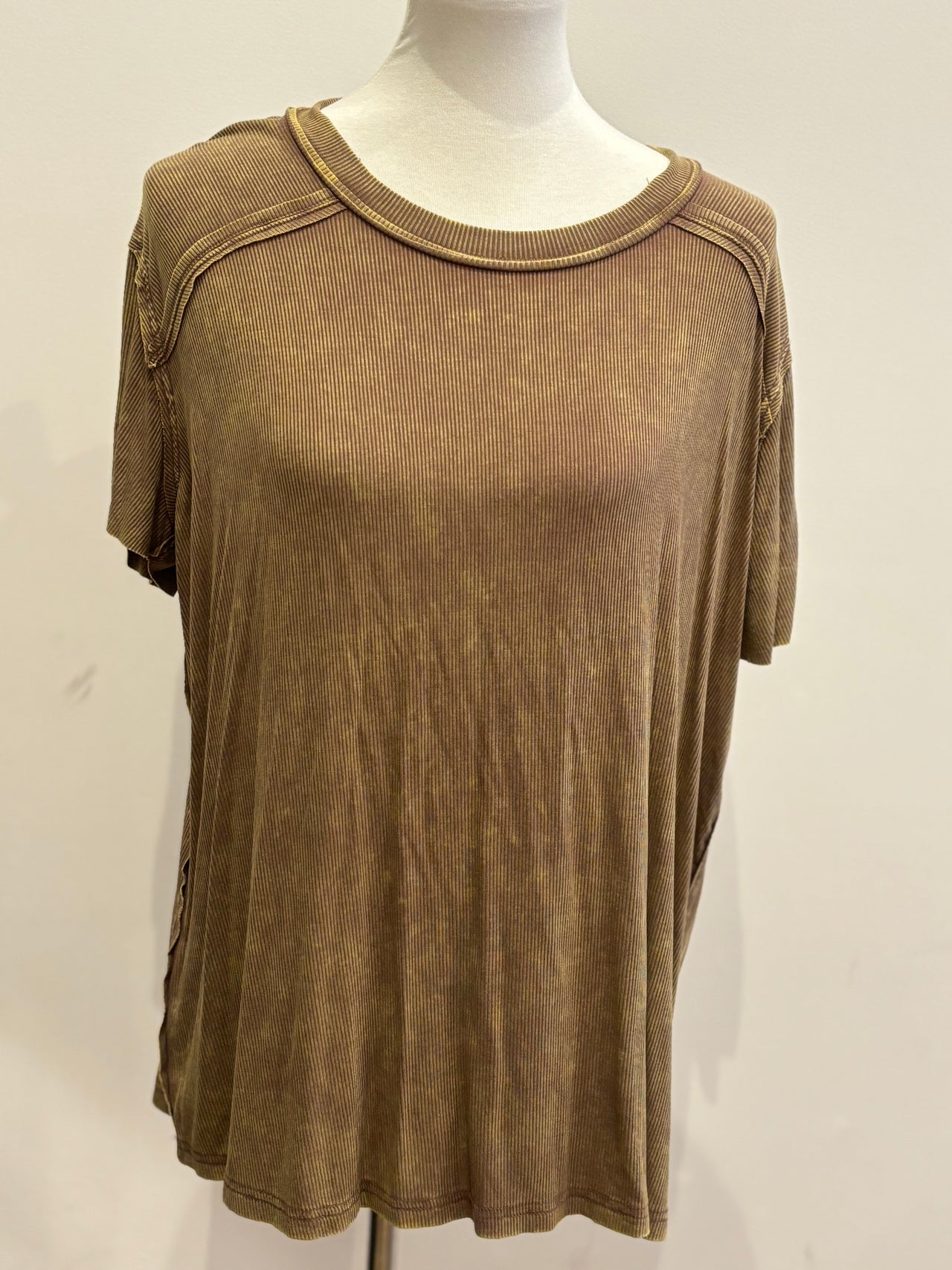 15 WASHED RIBBED SHORT SLEEVE BOAT-NECK TOP MOCHA