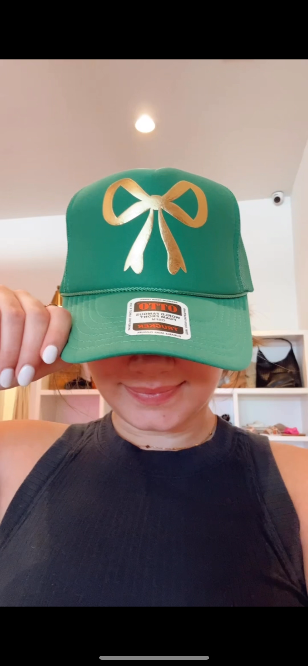 Green bow trucker hat
