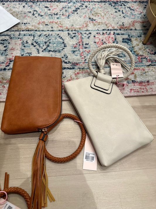 Ring handle clutch