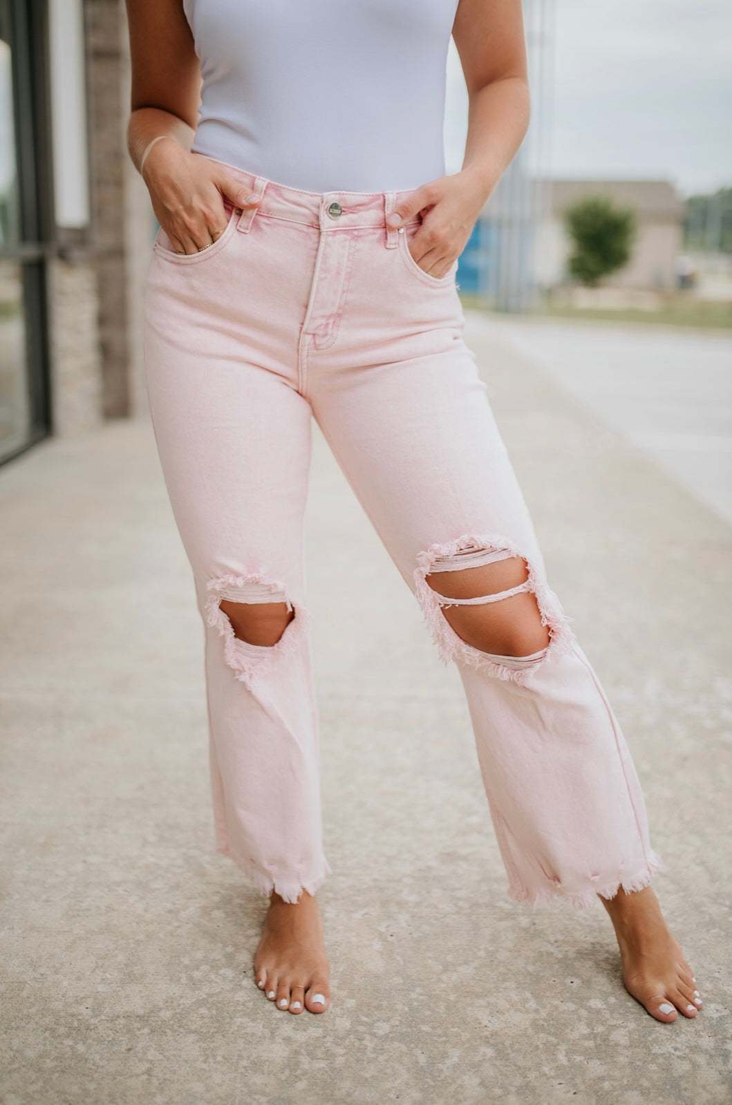 High rise knee distressed straight pink