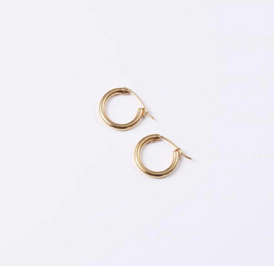 staple hoop earrings small